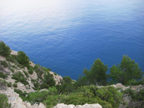 Ibiza une côte ouest escarpée, une île presque sauvage