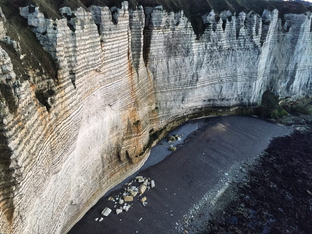 Les falaises d'Etretat ressemblent parfois à un gigantesque amphithéâtre antique