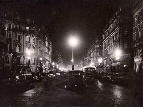 Paris la nuit pendant les années 1900