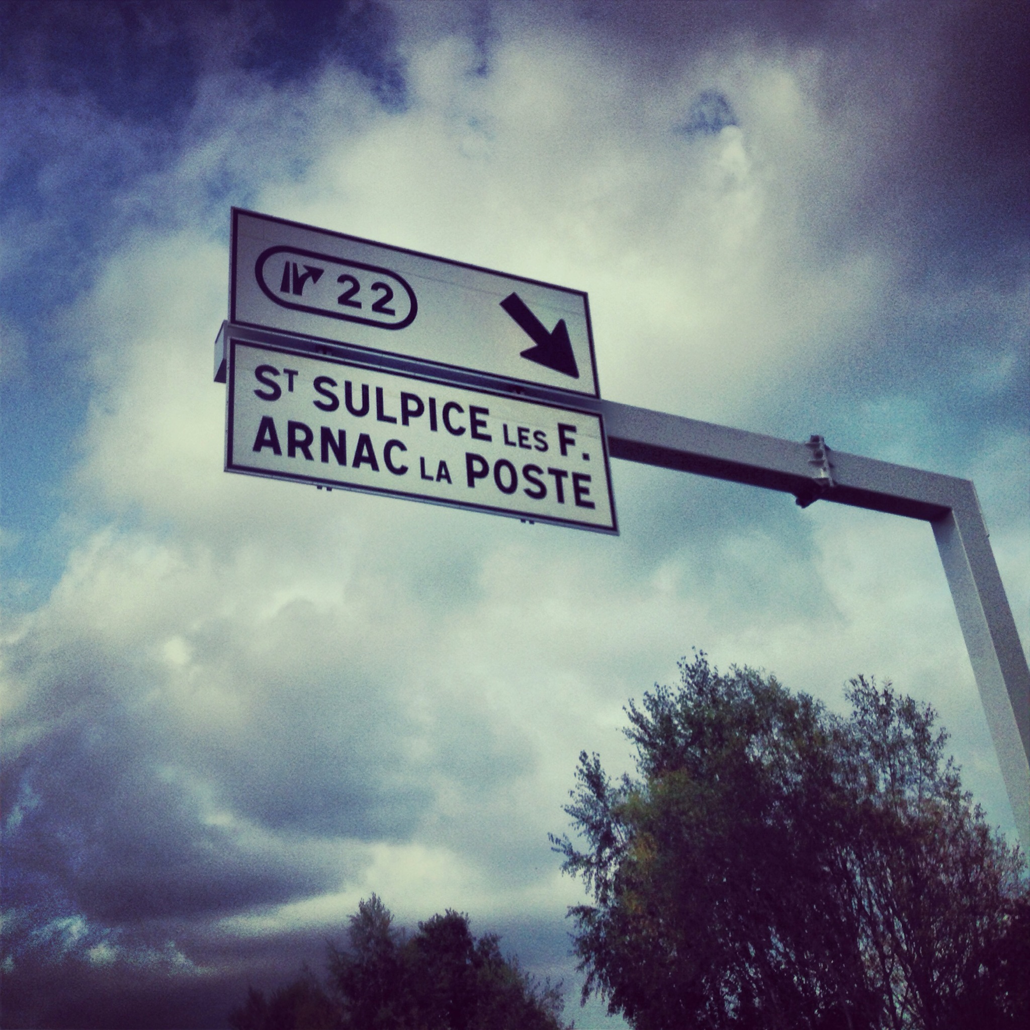 Le panneau d'Arnac la poste sur l'autoroute non loin de Limoges