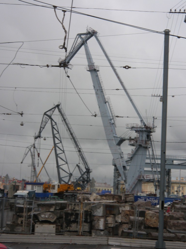 Saint-Petersbourg les grues du port