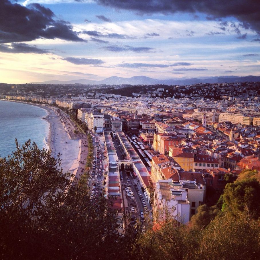 Fin de journée sur Nice et la baie des Anges