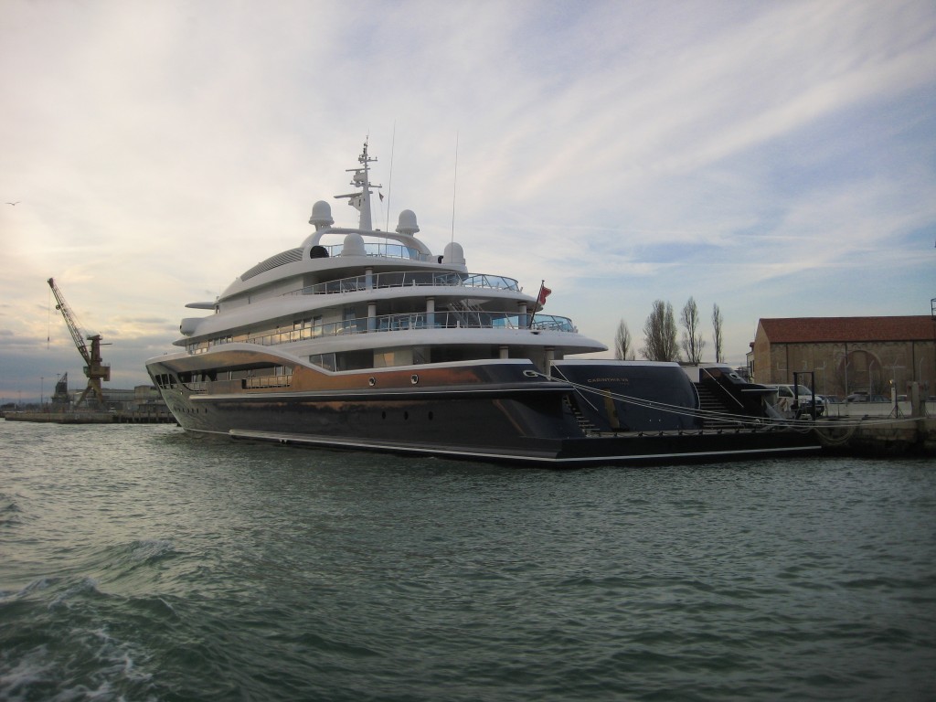 Les plus beaux yachts viennent accoster à Venise