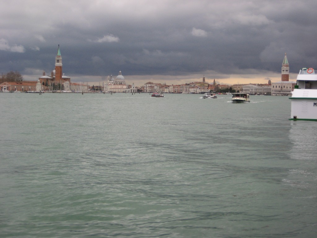 Venise sous un ciel menaçant