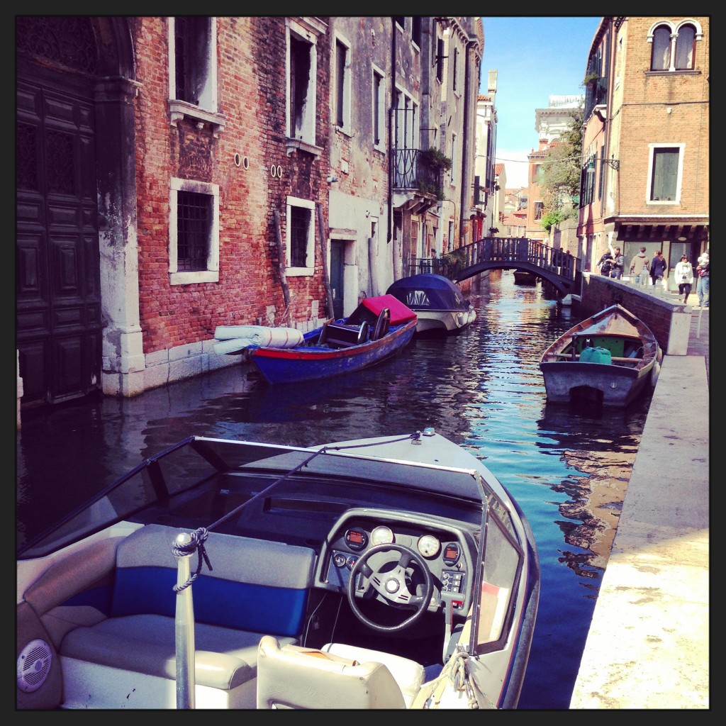 28. Venise une ville où l'on se déplace en bateau