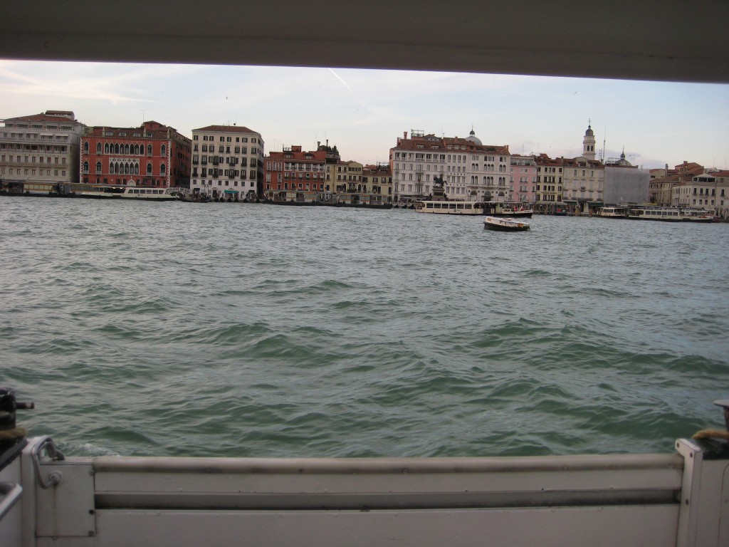 Vue sur Venise depuis le vaporetto