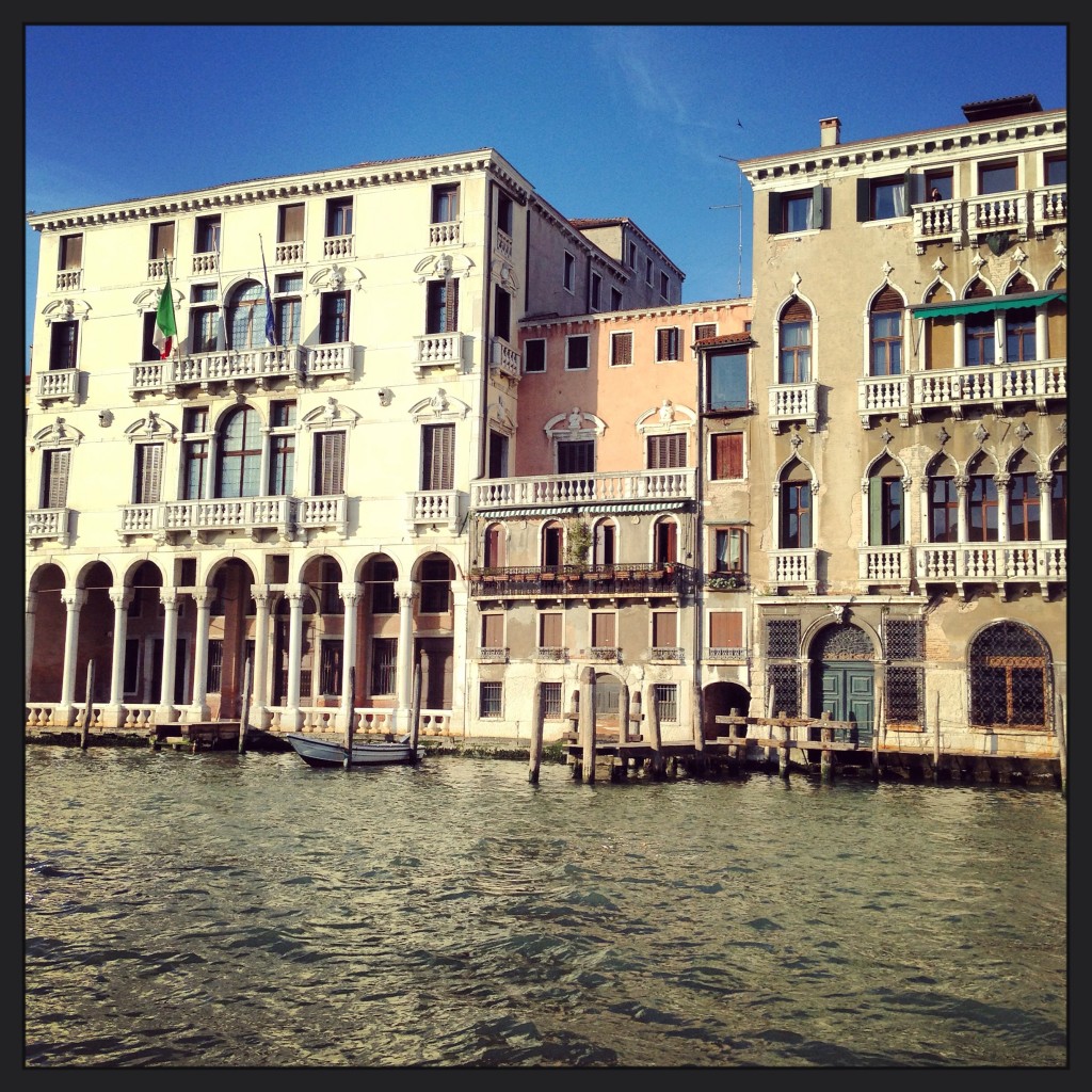 7. Vue sur un palais du Grand Canal de Venise