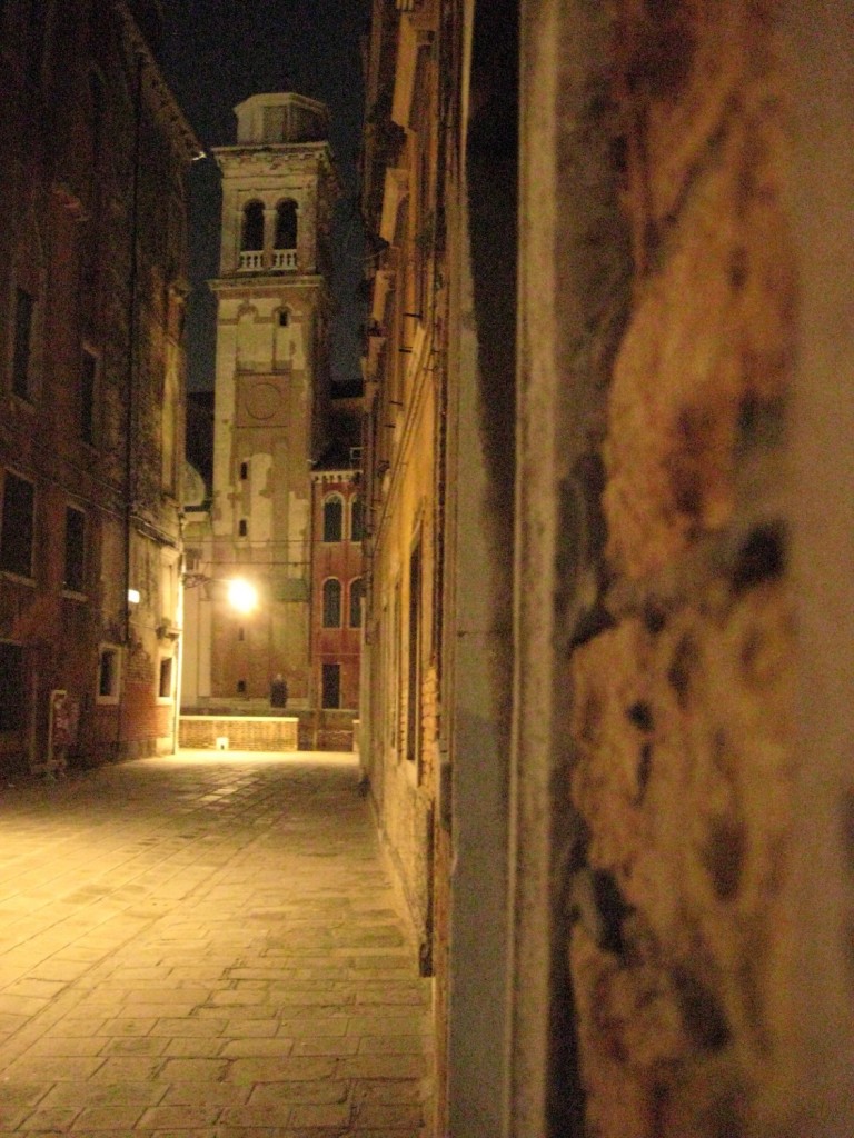 Venise une ville fantôme de nuit