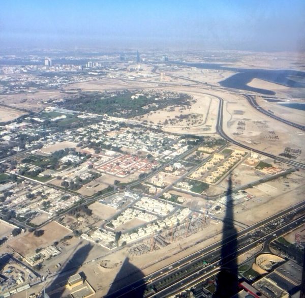 Vue depuis la plus haute tour de la planète à Dubaï 