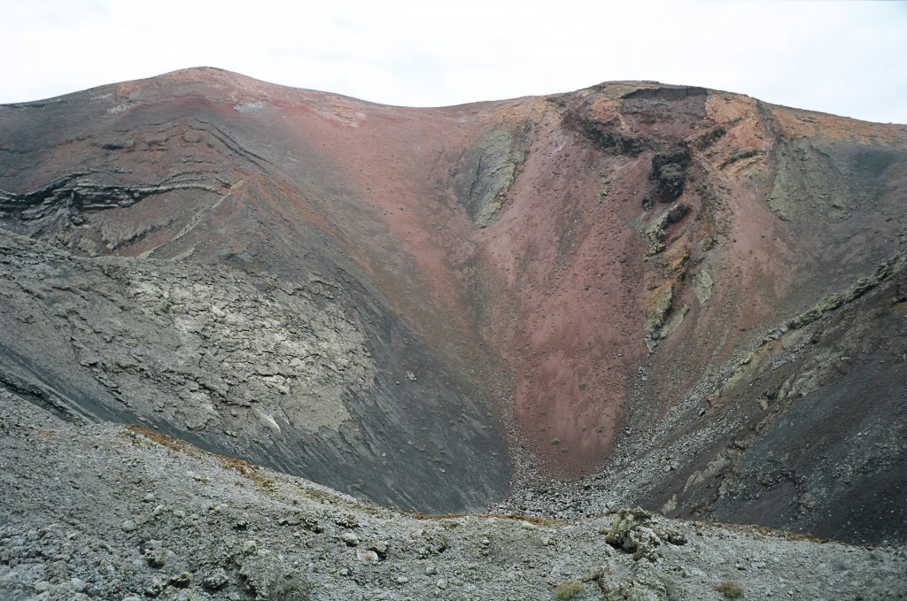 Le cratère d'un volcan sur le parc de Timanfaya