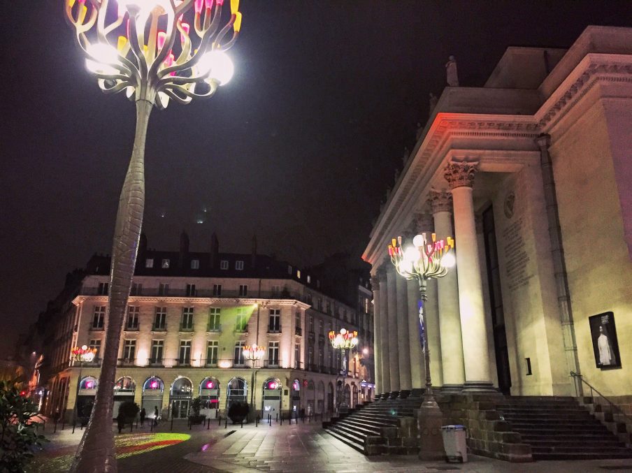 La place Graslin la nuit, que faire à Nantes