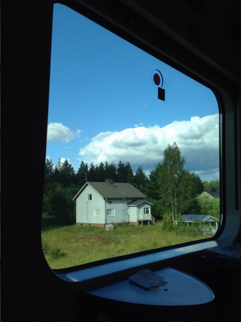 17. La Finlande vue depuis un train