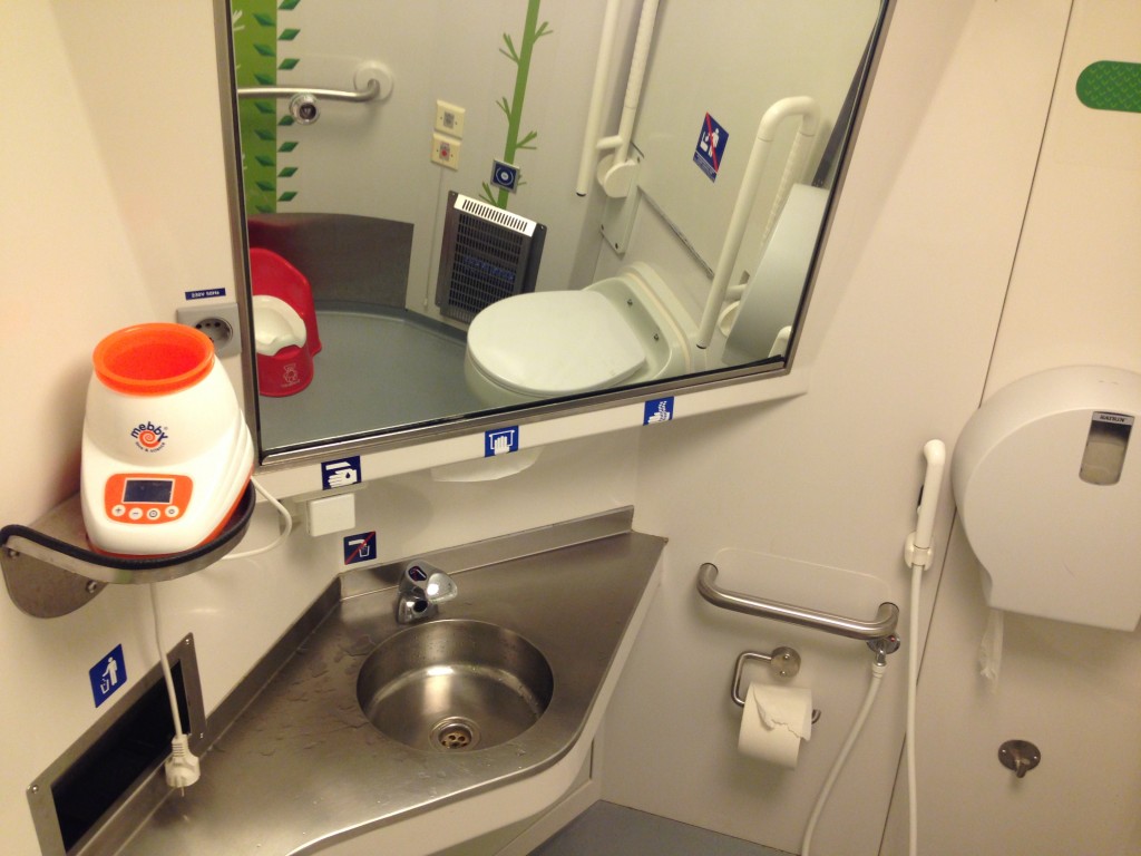 Des WC dans un train en Finlande, Full option. Ne cherchez plus ici il y a presque tout.