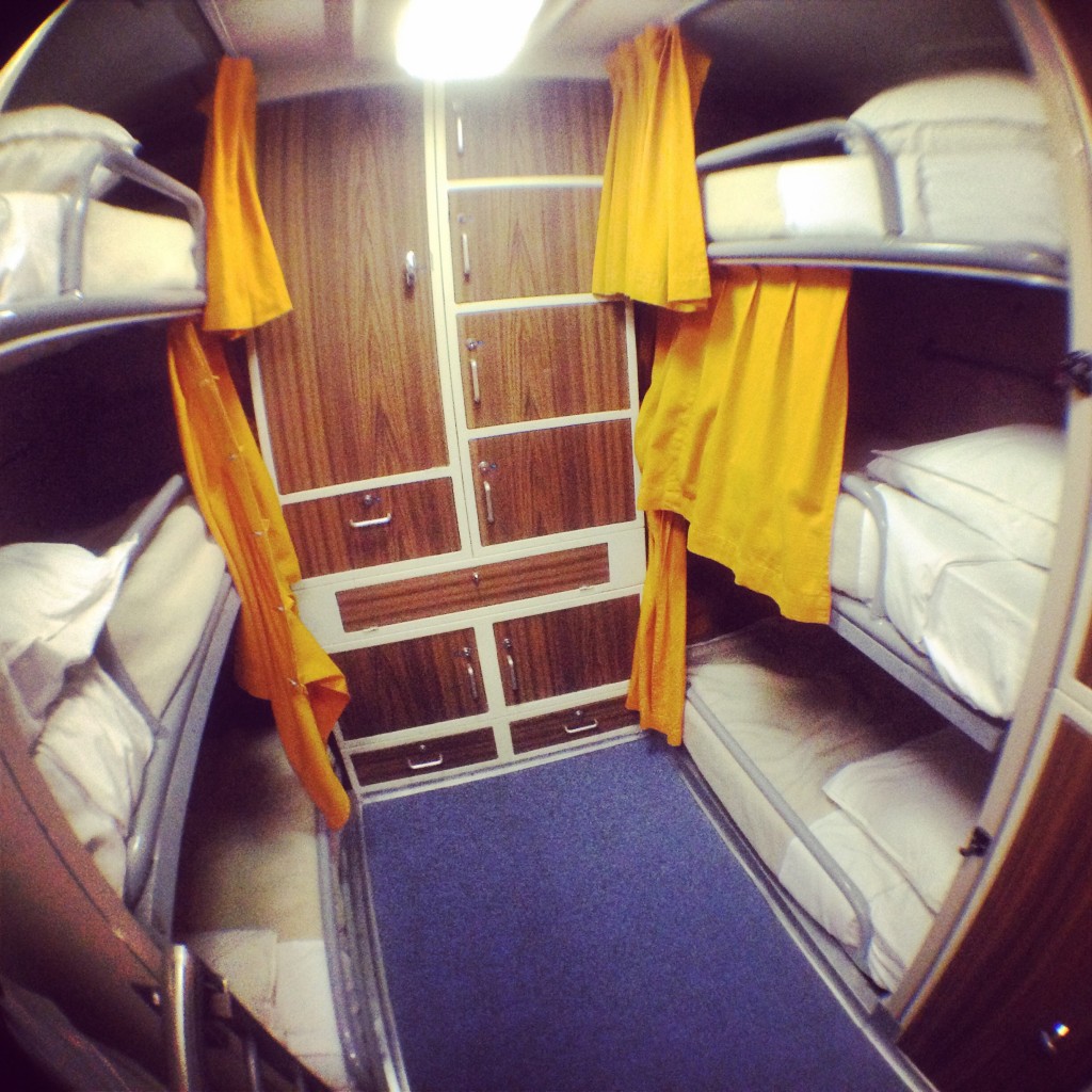 Une cabine de 6 couchettes à bord du Redoutable