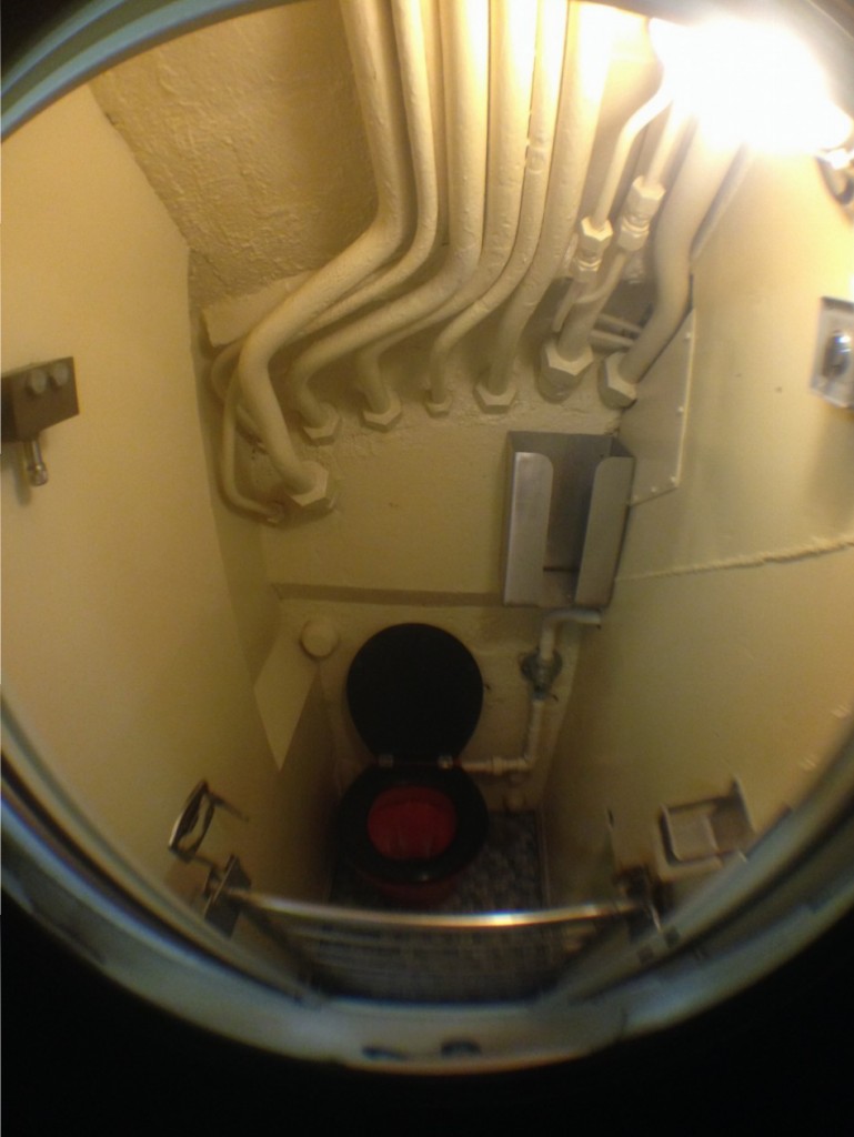 WC à bord d'un sous-marin nucléaire, Le Redoutable, Cherbourg