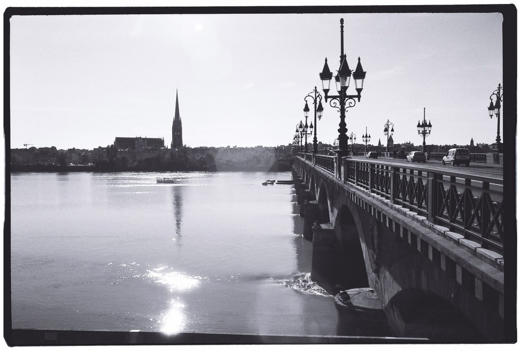 Le pont de pierre à Bordeaux