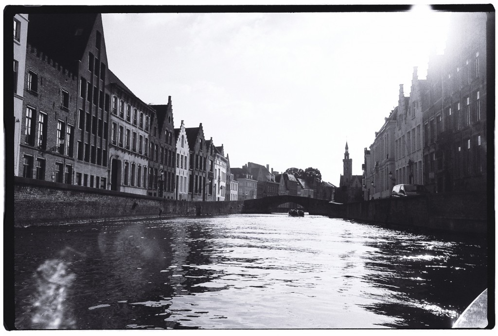 Le calme plat des canaux de Bruges