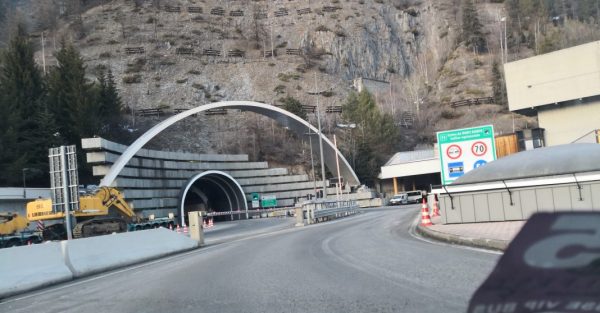 L'entrée dans le tunnel du Mont-Blanc