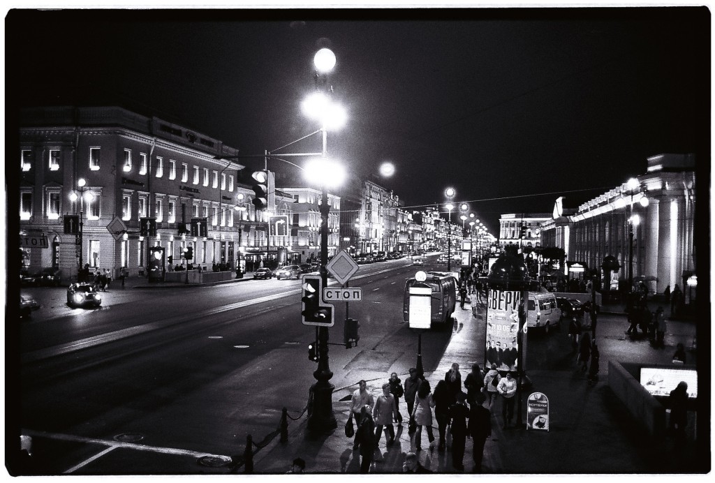 Les Champs-Elysées de Saint-Pétersbourg se nomment Nevski Prospekt