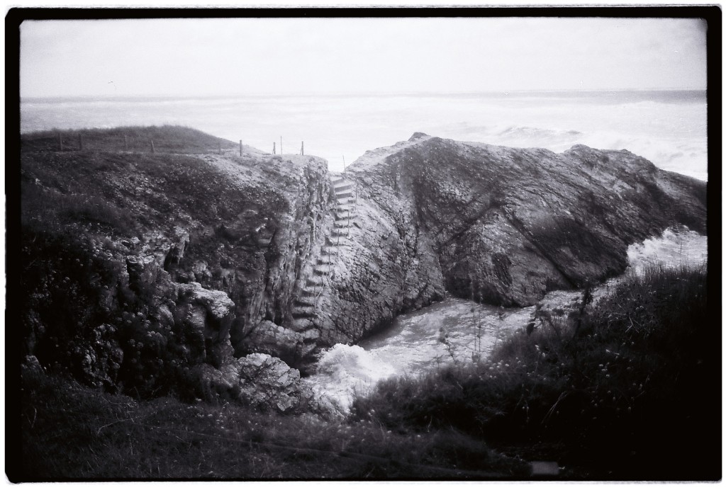 Un petit escalier sur la côte sauvage du Pouliguen