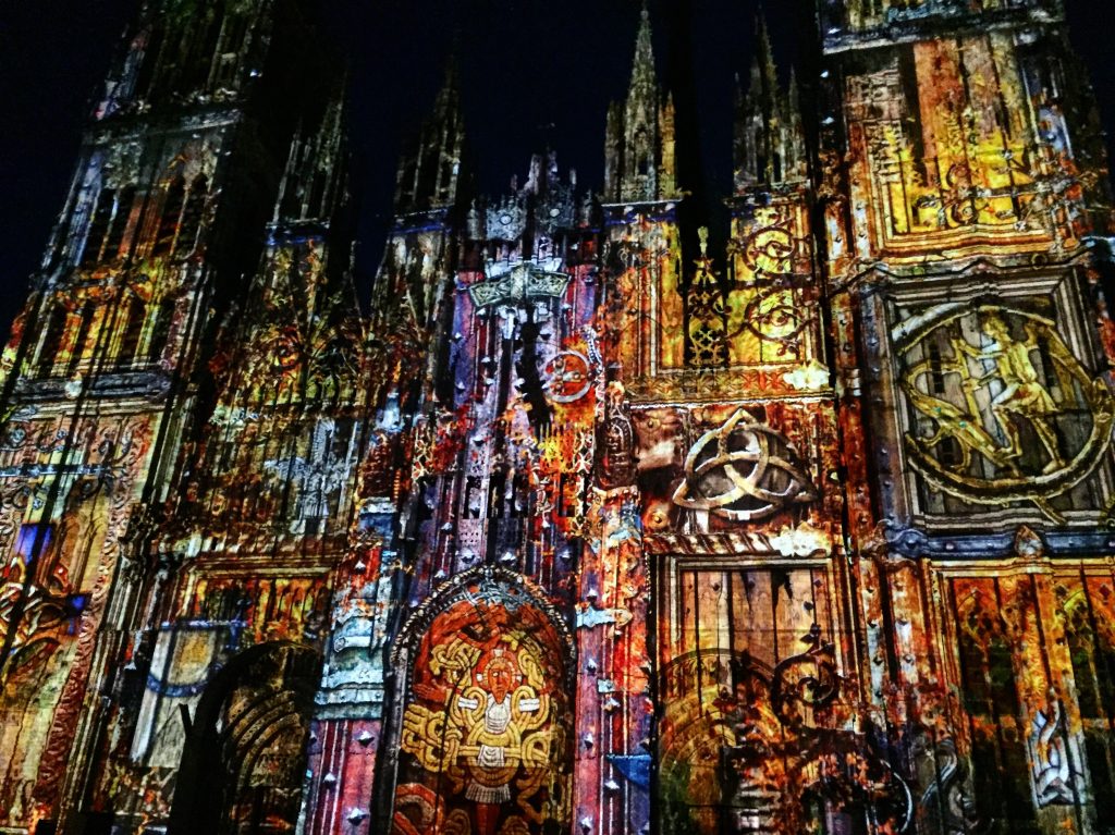 Les illuminations d'été de la cathédrale de Rouen