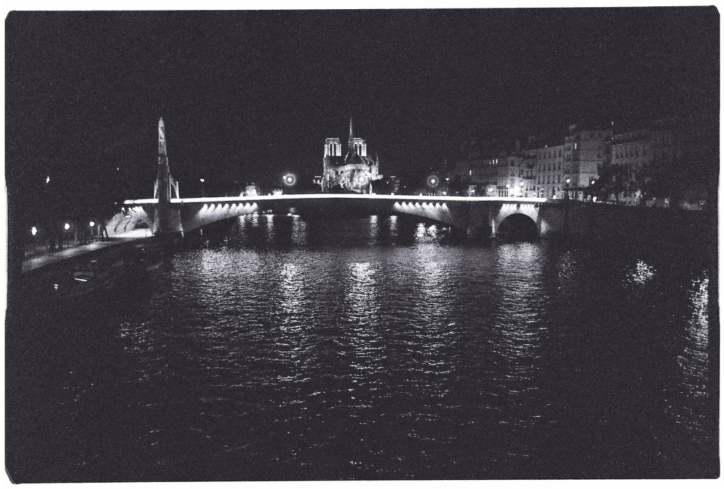 La Seine, la cathédrale, la nuit