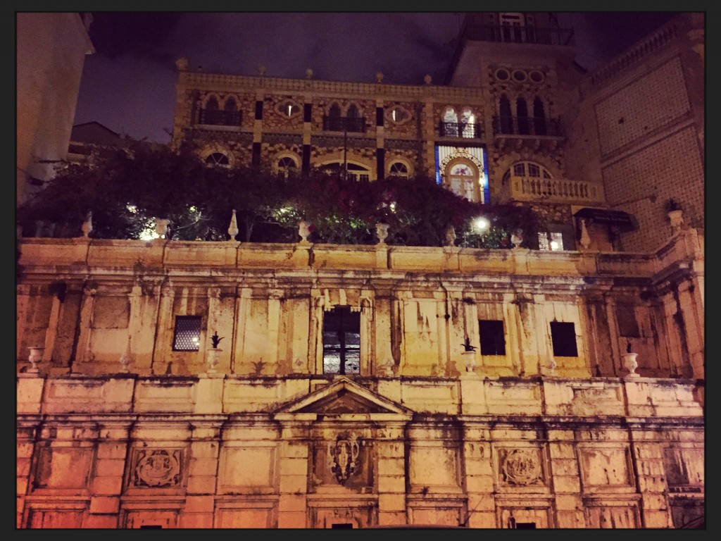 Un palais la nuit à Lisbonne