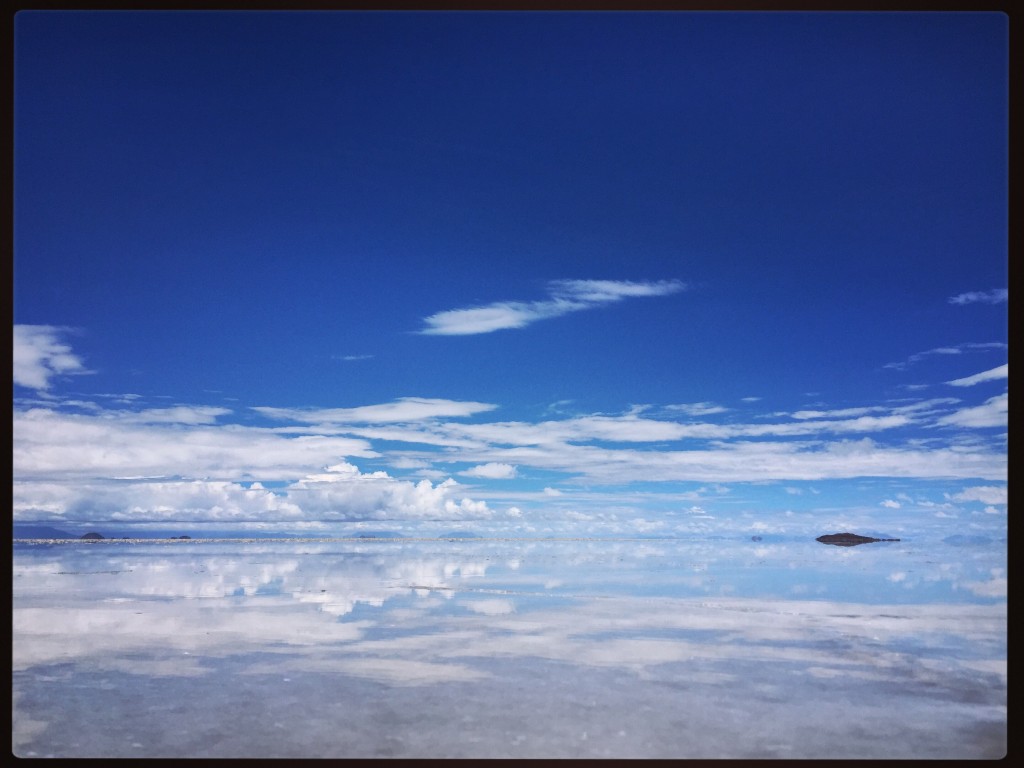 Le désert de sel d'Uyuni après la pluie