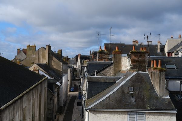 Une vue sur les toits de Blois