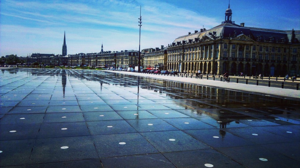 A Bordeaux, le miroir d'eau sur les bords de la Garonne, crédits photos : ch@mil