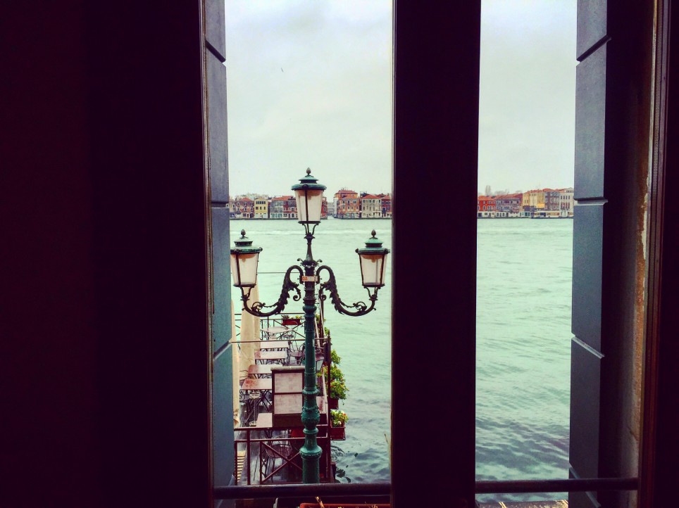 Vue depuis la chambre d'hôtel, à Venise il y a du romantisme à tous les étages.