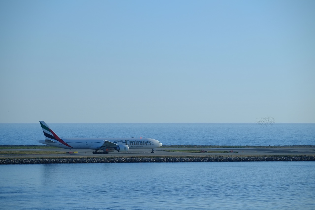 Un avion de la compagnie Emirates sur le tarmac de l'aéroport de Nice