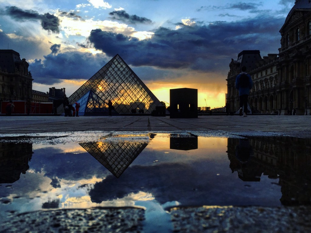 La pyramide du musée du Louvre