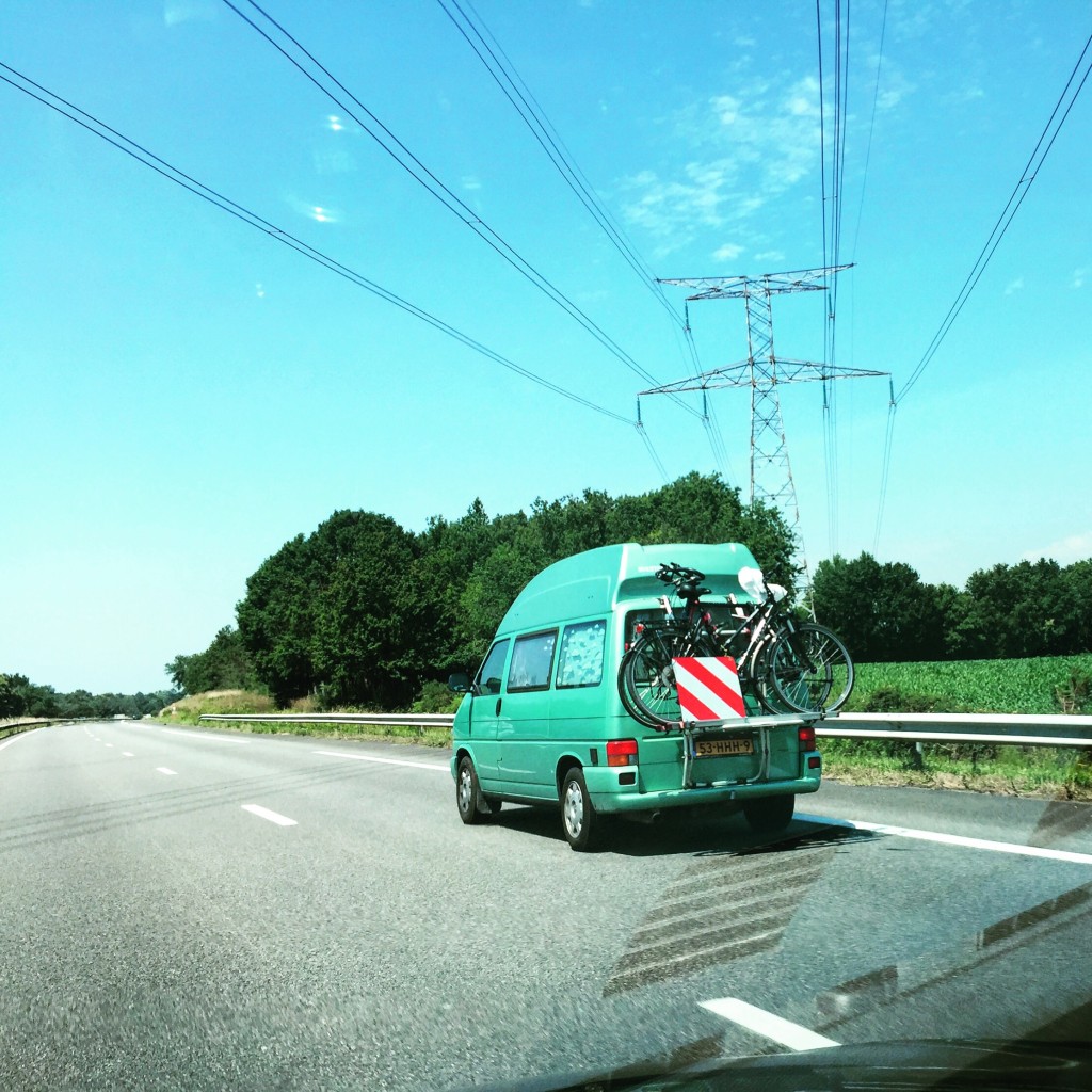 On the road again, van Volkswagen T4, camping car.