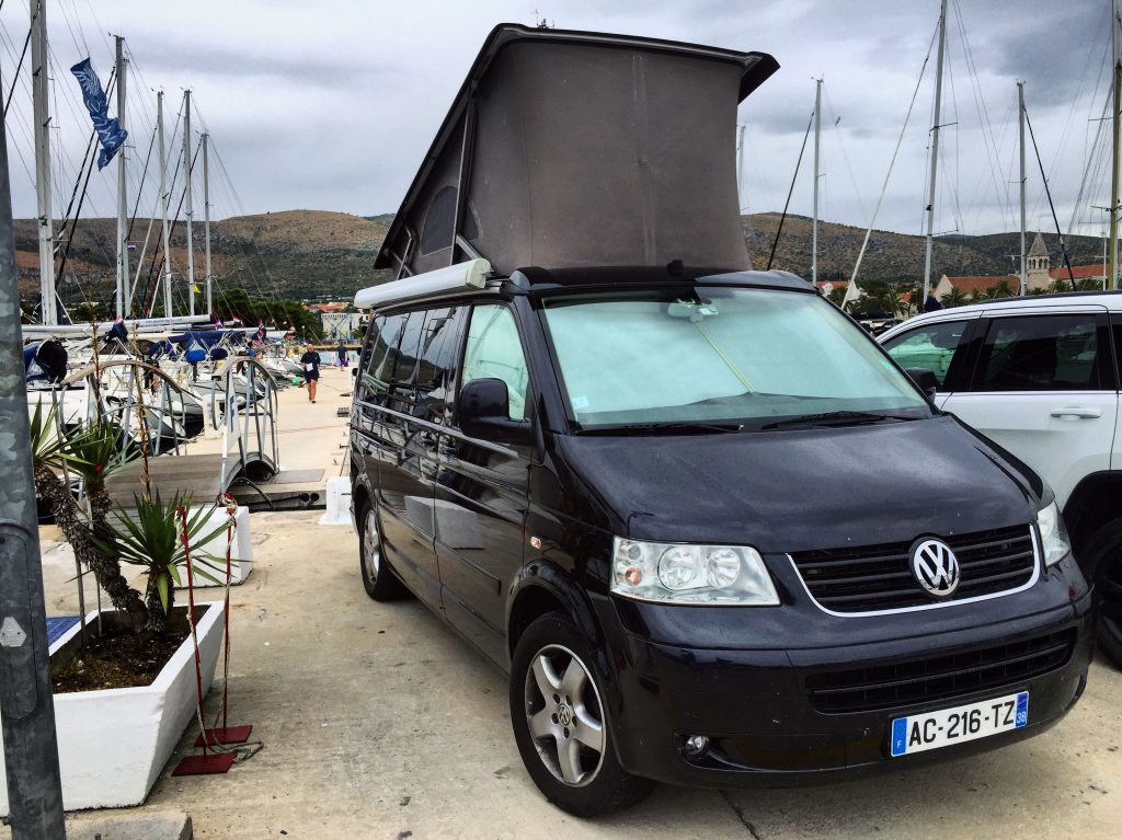Un magnifique Van Volkswagen California en Croatie