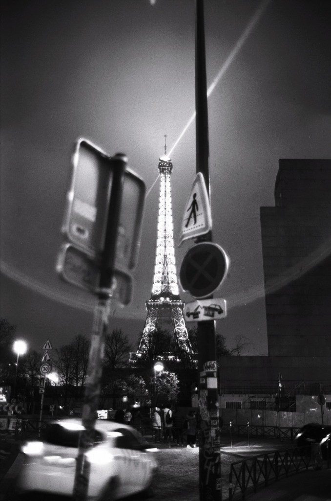 Au pied de la Tour Eiffel, Noir et blanc, Leica M6, Paris