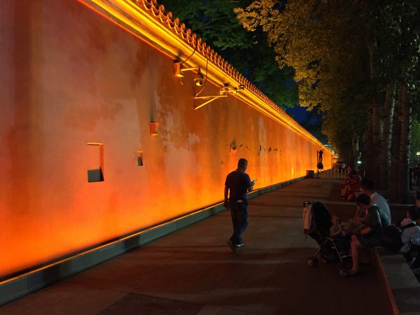 Pékin la nuit entre la cité Interdite et la place Tiananmen