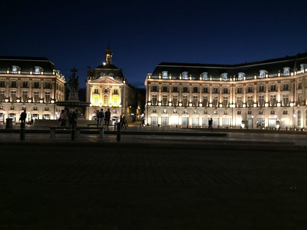 Bordeaux une ville qui se visite la nuit