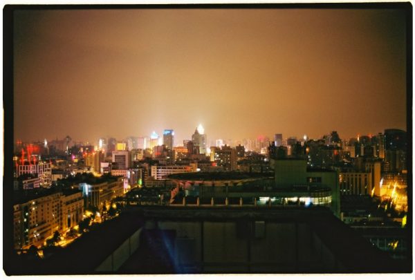 Photo prise depuis les toits de Hangzhou, la nuit