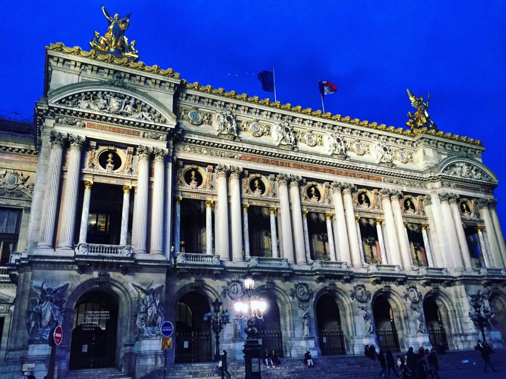 L'Opéra de Paris au crépuscule 