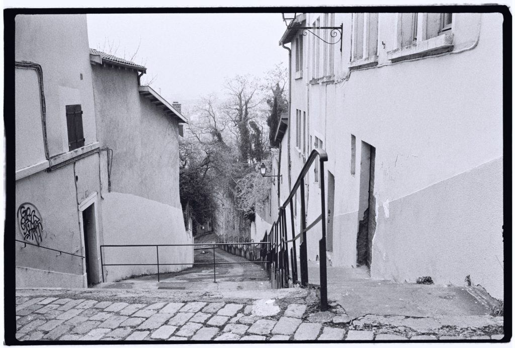 De très longs escaliers permettent de monter dans le quartier de Fourvière à Lyon