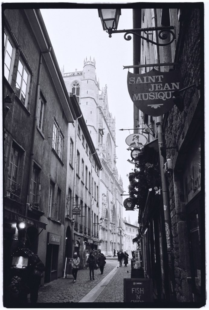 Lyon, la rue Saint-Jean et sa cathédrale