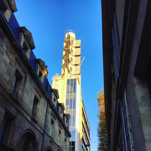 Architecture insolite à Bordeaux une ville baignée de soleil