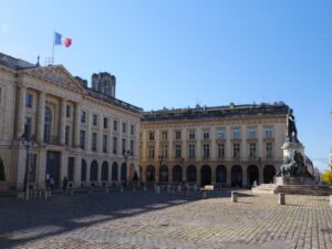 La place Royale à Reims, une ville baignée par le soleil