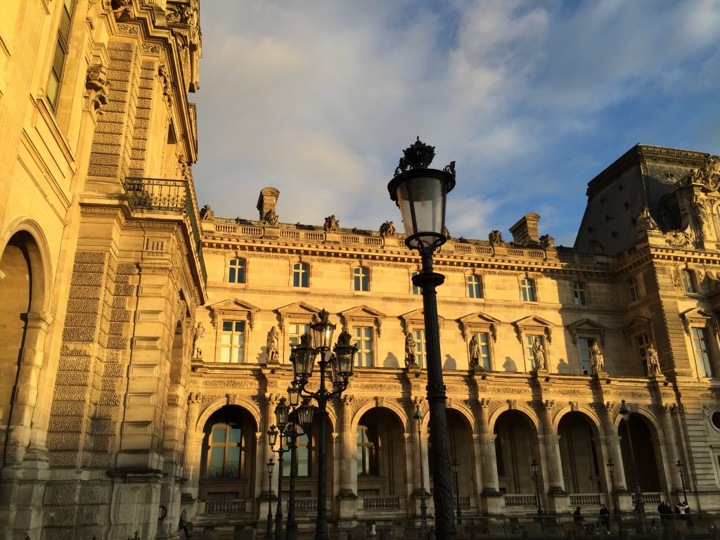 Le fantastique Palais du Louvre, le musée le plus visité de France et du monde