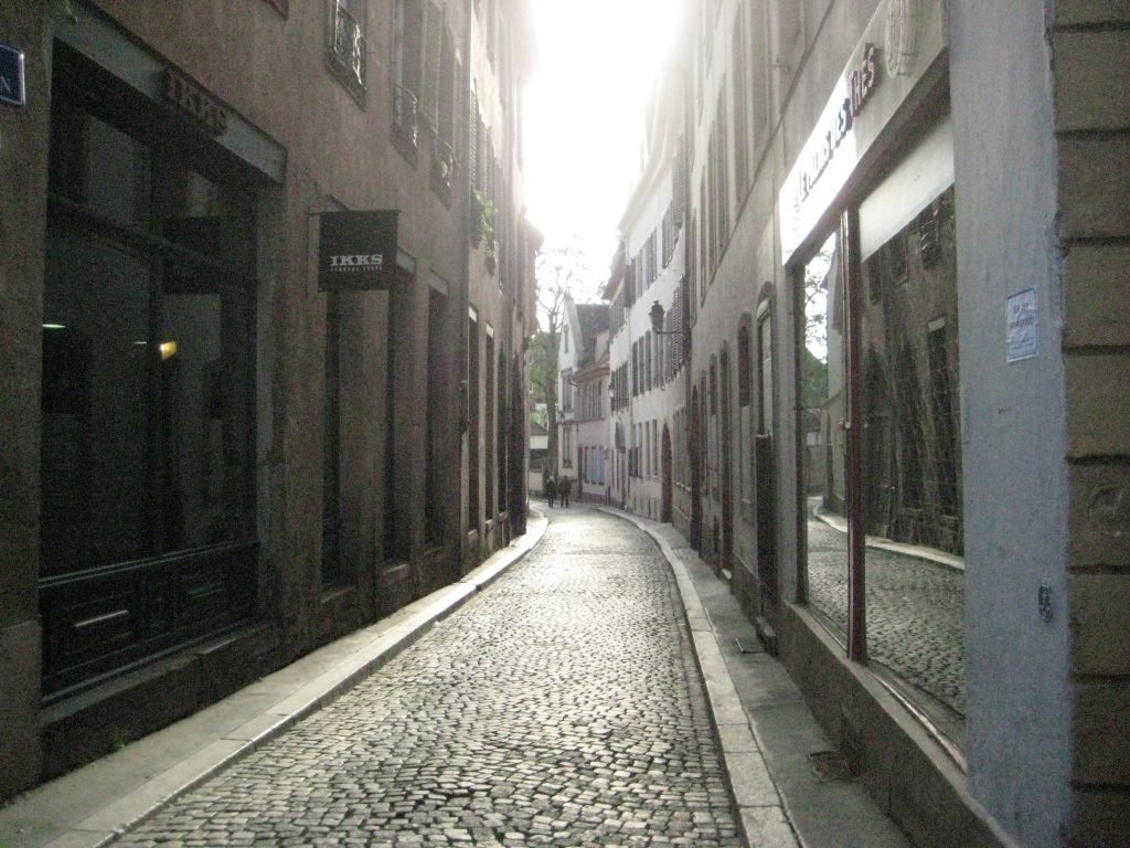 Les petites rues pavées du centre ville de Strasbourg