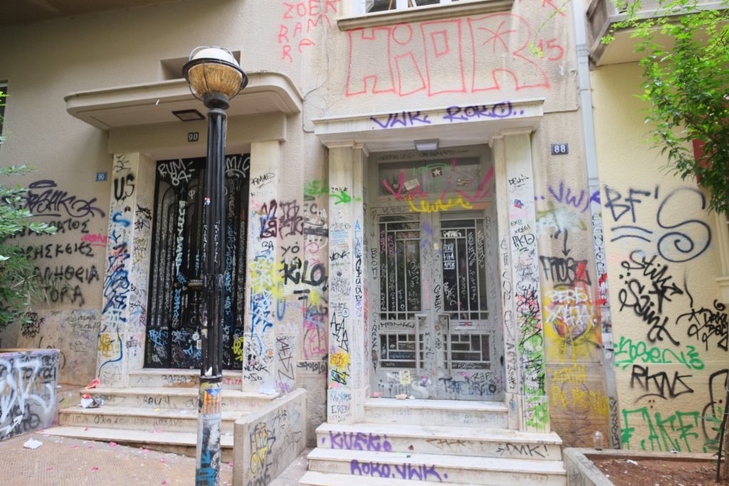 Tags, graffitis et street art à Athènes