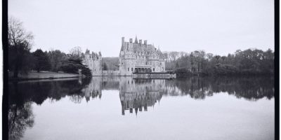 Le magnifique château de la Bretesche semble flotter sur l'eau