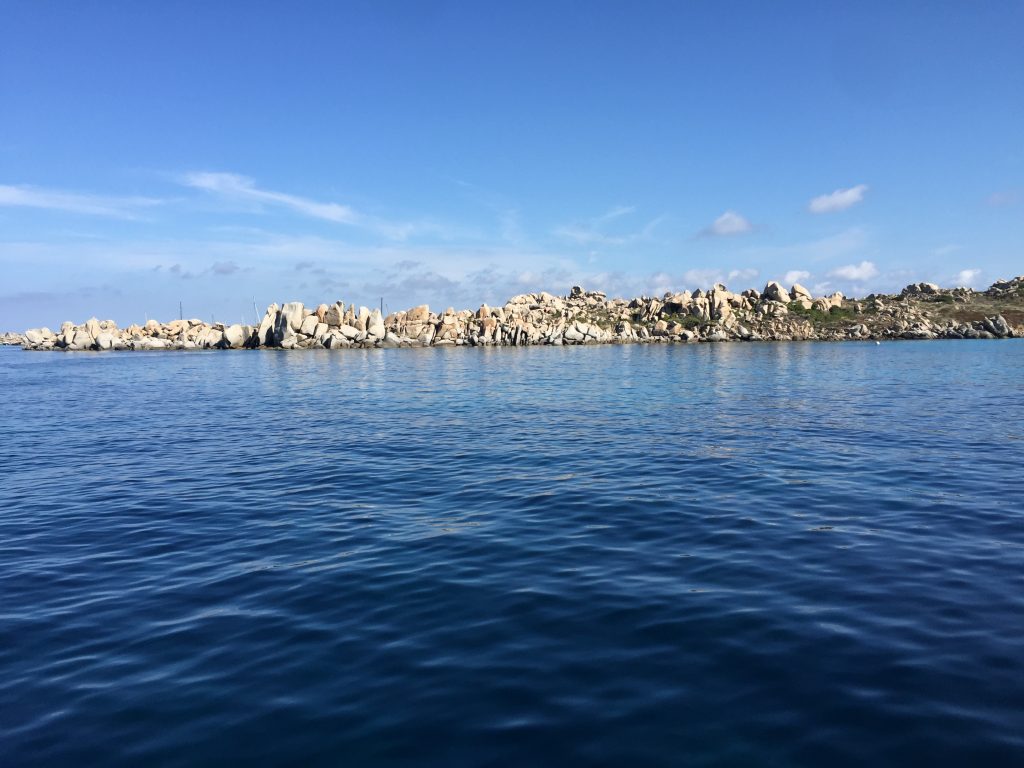 Les îles Lavezzi entre la Corse et la Sardaigne