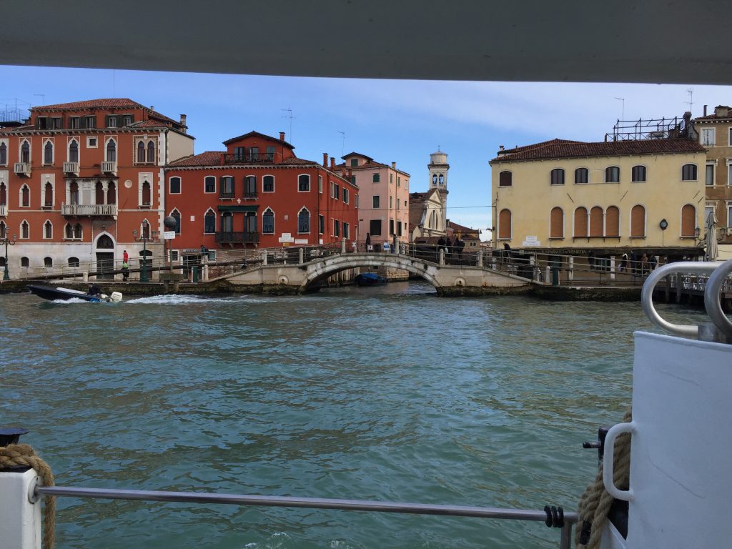 Venise vue depuis un vaporetto, l'une des villes les plus colorées du monde